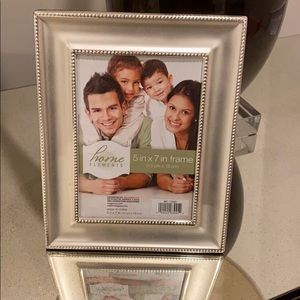 A brand new picture frame! Never used!!!